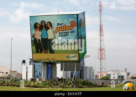 Lagos, Nigeria; Airtel anuncios en la carretera. Foto de stock