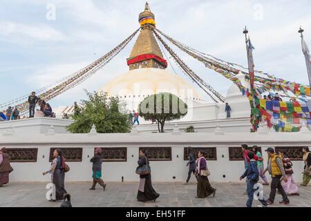 Nepal, Katmandú, Bodnath, catalogado como Patrimonio Mundial por la UNESCO, la Stupa más grande en Asia Foto de stock