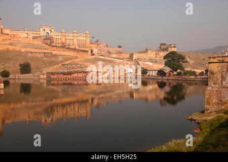 Amer Palace o el Fuerte Amber y Lago Maota, Jaipur, Rajasthan, India, Asia Foto de stock