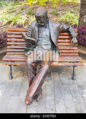 Escultura del famoso escritor español Benito Pérez Galdós, en la ciudad de nacimiento, Las Palmas, Gran Canaria, Islas Canarias, España Foto de stock