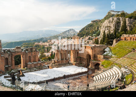 El teatro griego de Taormina tras una nevada en el 31 de diciembre de 2014