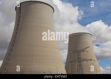 Ilustración de la energía nuclear, la planta de energía nuclear de Nogent-sur-Seine, Aube (10), Champaña-Ardenne, Francia Foto de stock