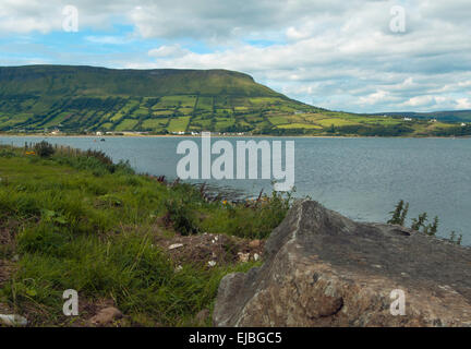 Una vista escénica en Glenariff, uno de los Siete Valles en el Condado de Antrim, Irlanda del Norte Foto de stock