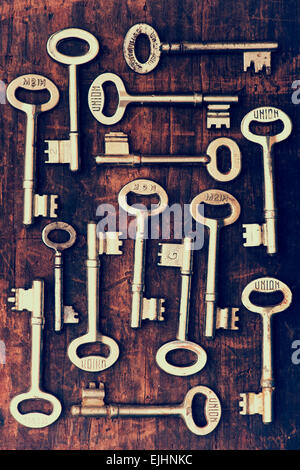 Antiguo patrón de claves en madera vintage filtro aplicado Foto de stock