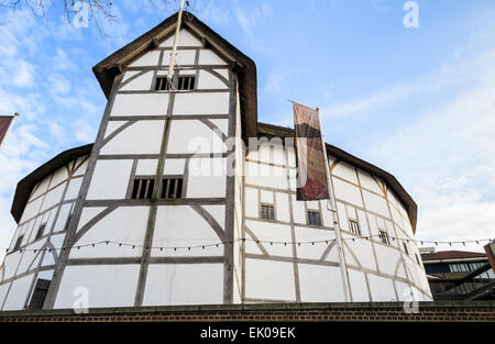 El teatro Globe, asociada con William Shakespeare, Bankside, en la orilla sur del Embankment, London SE1