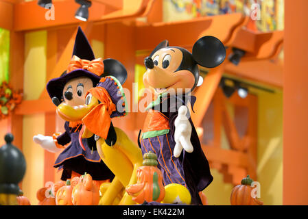 Juguete de peluche de mickey mouse fotografías e imágenes de alta  resolución - Alamy