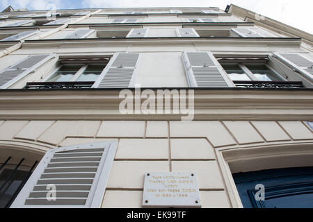 54 Rue Lepic, donde Vincent Van Gogh vivió entre 1886-1888, París Francia Europa Foto de stock
