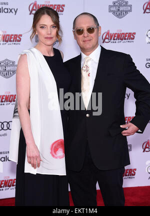 James Spader Y Leslie Stefanson En El Estreno Mundial De Los Vengadores De Marvel Edad De