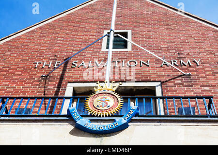 El Ejército de Salvación y signo de Crest en Fakenham edificio North Norfolk UK Inglaterra Foto de stock