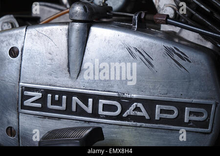 Classic Moto zundapp famel xf-17 en el garaje Foto de stock