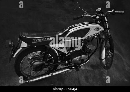 Classic Moto zundapp xf-17 en el garaje Foto de stock
