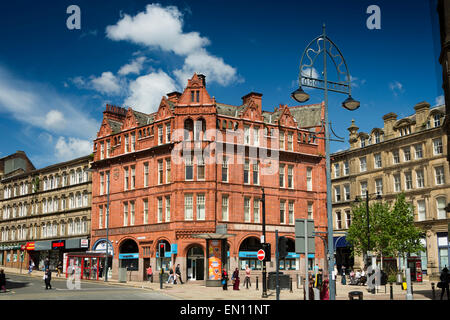 Reino Unido, Inglaterra, Yorkshire, Bradford, Market Street, de ladrillo rojo y terracota edificio Prudential Assurance por Alfred Waterhouse Foto de stock