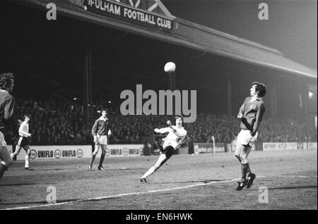 Fulham 2 v. el Nottingham Forest 1. 1975 FA Cup ejecutar cuarta ronda, tercer replay 05/02/1975 Foto de stock