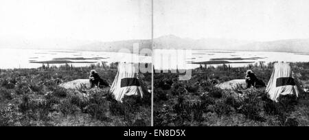 Estudios estéreo entre las Montañas Rocosas Henry's Lake, desde un Foto de stock