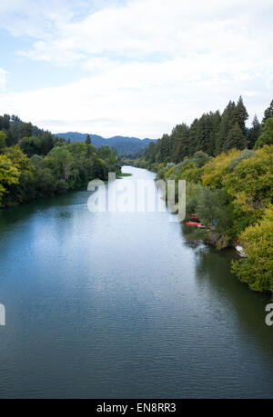Una vista del río ruso Guernville cercano en el norte de California. Foto de stock