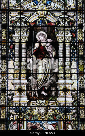 Vidriera en la iglesia de St Anns en Manchester. Foto de stock