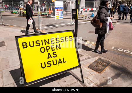 Firmar en Londres, las empresas abiertas como de costumbre, en obras viales en Holborn y Aldwych