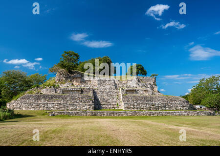 Pirámide maya ruinas en Ake, Yucatán, México Foto de stock