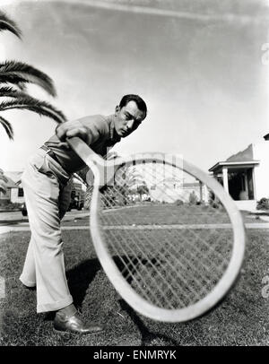 US-Der amerikanische Schauspieler Buster Keaton (1895 - 1966) beim Tenis Vorgarten im. Foto de stock