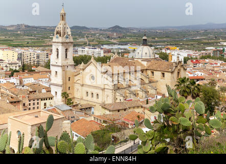 Vistas de la ciudad con la Basílica Colegiata de Santa María (Iglesia Colegial Basílica de Santa María La Seu, Xativa, Valencia, Foto de stock