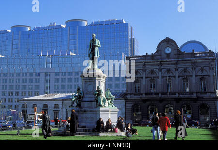 BEL, Bélgica, Bruselas, Place de Luxembourg Gare du Leopold y el parlamento de la UE. BEL, Belgien, Bruessel, Place de Luxembourg, G Foto de stock