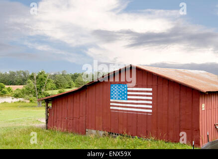 La bandera americana en un granero