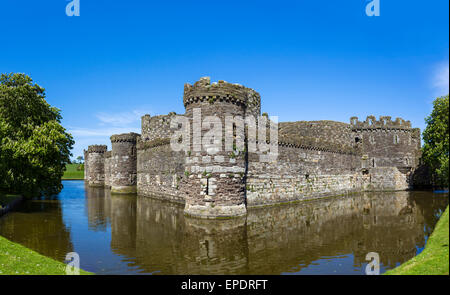 Castillo de Beaumaris Beaumaris, Anglesey, Gales, Reino Unido Foto de stock