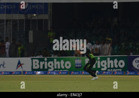 Lahore, Pakistán. El 26 de mayo de 2015. Vista del primer día internacional de cricket match entre Pakistán y Zimbabwe en Lahore Gaddafi stadium. Crédito: Rana Sajid Hussain/Pacific Press/Alamy Live News Foto de stock