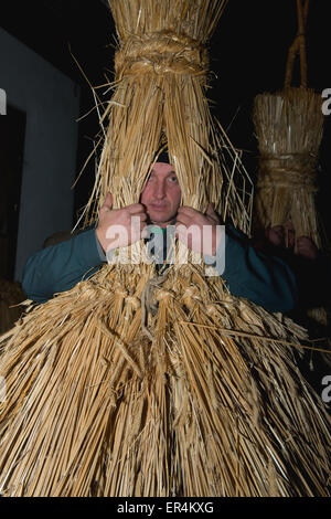 Schabmann beim Mitterndorfer Nikolospiel, Krungl, Steiermark, Salzkammergut, Austria Foto de stock