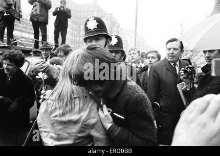 Boda Civil de Paul McCartney y Linda Eastman, la Oficina de Registro Marylebone, Londres, 12 de marzo de 1969.
