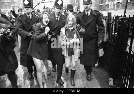 Boda Civil de Paul McCartney y Linda Eastman, la Oficina de Registro Marylebone, Londres, 12 de marzo de 1969.