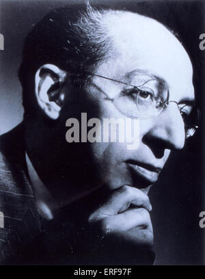 COPLAND, Aaron - foto firmada, desde 1950 compositor americano, 1900-1990 Foto de stock