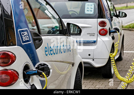 Los coches eléctricos, el car2go proyecto de coche compartido por Daimler en Stuttgart, Baden-Württemberg, Alemania Foto de stock