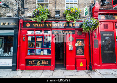 Temple Bar en la calle Temple Street, Dublín, República de Irlanda, Europa Foto de stock