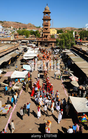 Marwar festival procesión en la torre del reloj ; ; ; Rajasthan Jodhpur India Foto de stock