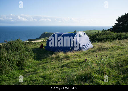 Camping en un campo con vistas al mar en East Prawle, Devon. Foto de stock