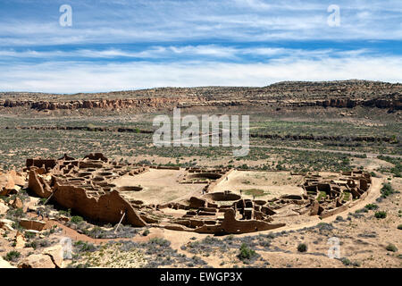 Pueblo Bonito en el Parque Nacional Histórico de la Cultura Chaco en Nuevo México. Foto de stock
