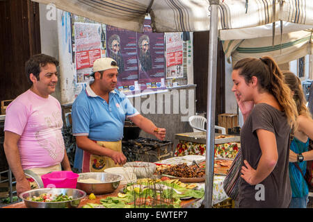 Mercato Il Capo es uno de varios famosos mercados al aire libre en Palermo, Sicilia Foto de stock