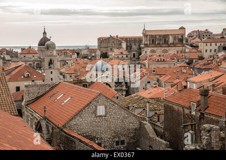 Vista de los tejados del casco antiguo de Dubrovnik, Croacia
