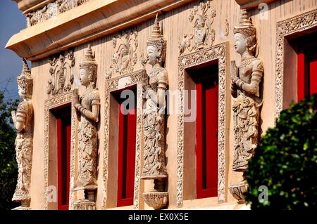 Chiang Mai, Tailandia: Thai Khong cifras sobre la librería de repositorio en el Wat Phra Singh *