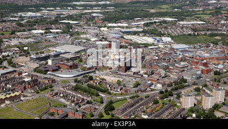Vista aérea del horizonte de Hanley en Stoke en Trent, Staffordshire, Reino Unido (esta vista desde el este con la estación de autobuses con frente de curva prominente) Foto de stock