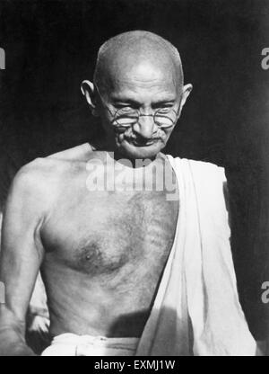 Mahatma Gandhi, Sevagram Ashram, Sewagram, Wardha, Nagpur, Maharashtra, 1941, India, Asia, antiguo cuadro vintage de 1900 Foto de stock