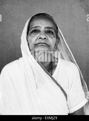 Kasturba Gandhi, la esposa de Mahatma Gandhi, Sevagram Ashram, Sewagram, Wardha, Nagpur, Maharashtra, 1940, India, Asia, antiguo vintage 1900 foto Foto de stock