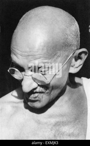 Mahatma Gandhi, Sevagram Ashram, Sewagram, Wardha, Nagpur, Maharashtra, 1940, India, Asia, antiguo cuadro vintage de 1900 Foto de stock