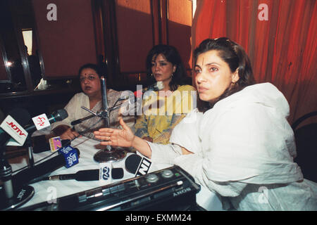 Actriz de Bollywood indio Dimple Kapadia conferencia de prensa india Mumbai Foto de stock