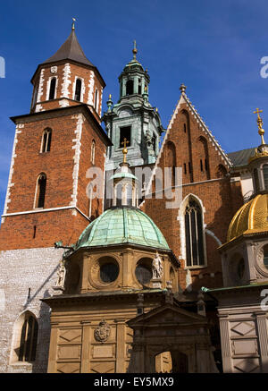 Polonia, Cracovia, Segismundo Catedral y Capilla como parte del Castillo Real de Wawel Hill Foto de stock