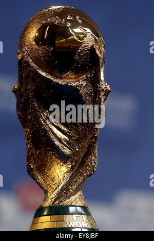 San Petersburgo, Rusia. 24 de julio de 2015. El trofeo de la Copa Mundial de la FIFA. Crédito: Sergei Fadeichev/TASS/Alamy Live News