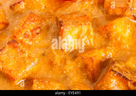 Closeup vista aérea de deliciosa cocina india paneer masala de mantequilla. Se prepara con paneer (queso cottage). Foto de stock