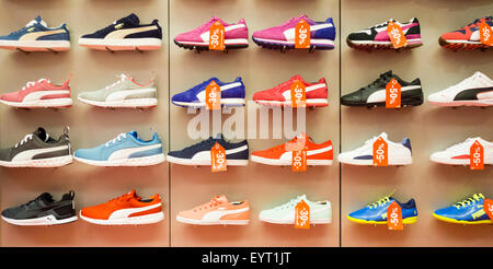 Puma zapatillas deportivas en la tienda Fotografía -