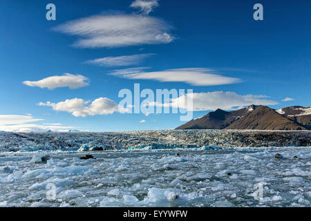 Joekulsarlon lago glacial y glaciar Vatnajoekull, Islandia, Austurland, Kalfafellsstadur Foto de stock